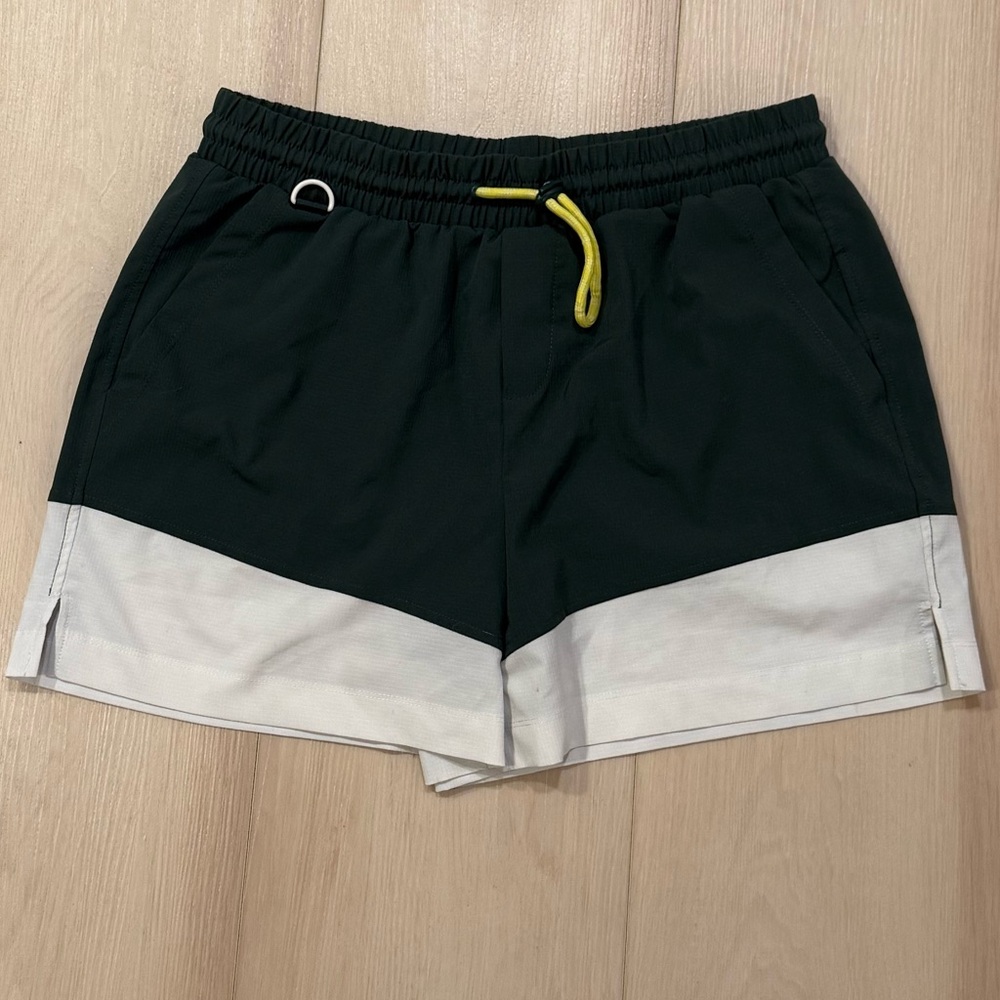 Le Verde shorts Women's size large